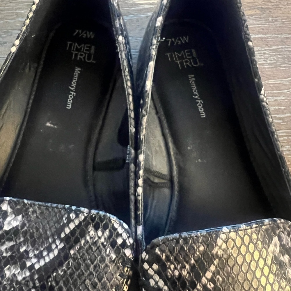Time and Tru Black and White Snake Print Flats - Picture 3 of 5